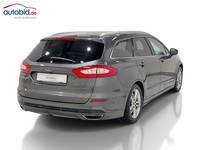 Skats no labās puses aizmugurē