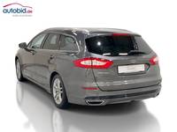 Skats no kreisās puses aizmugurē