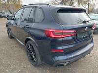 Vaade tagant vasakult