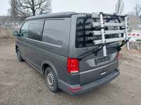 Vaade tagant vasakult