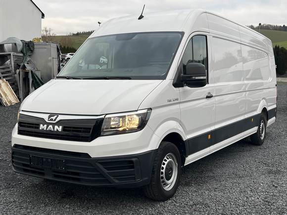 Skats no kreisās puses priekšā