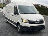 Skats no labās puses priekšā