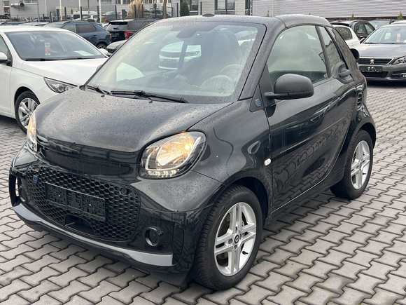 Skats no kreisās puses priekšā