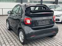 Skats no kreisās puses aizmugurē