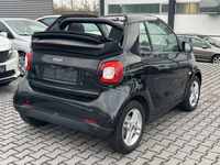 Skats no labās puses aizmugurē