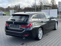 Skats no labās puses aizmugurē