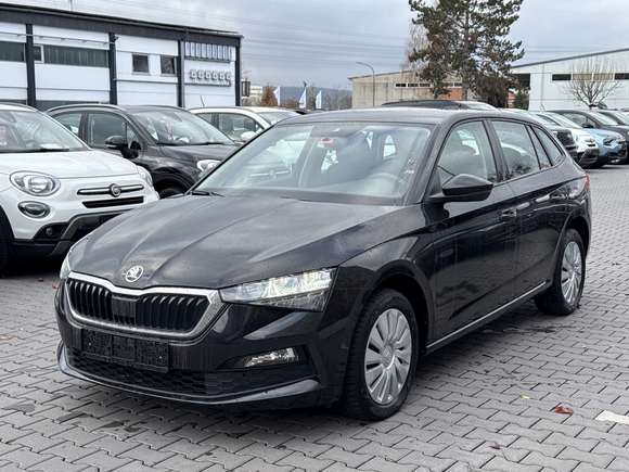 Skats no kreisās puses priekšā