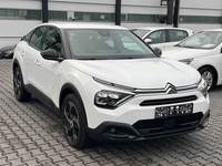 Skats no labās puses priekšā