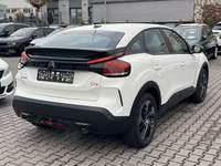 Skats no labās puses aizmugurē