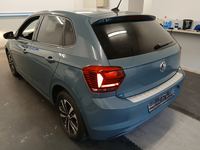 Vaade tagant vasakult