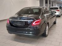 Pogled od pozadi desno