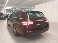 Pogled od pozadi levo