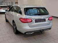 Pogled od pozadi levo