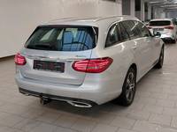 Pogled od pozadi desno