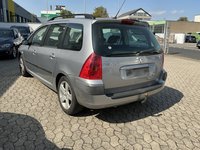 Vaade tagant vasakult