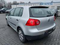 Вид сзади слева