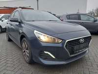 Pogled sprijeda desno