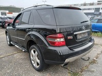 Vaade tagant vasakult