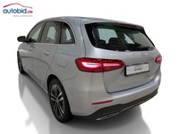 Skats no kreisās puses aizmugurē