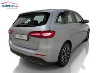 Skats no labās puses aizmugurē