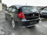 Vaade tagant vasakult