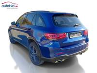 Skats no kreisās puses aizmugurē