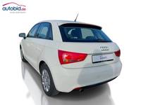 Skats no kreisās puses aizmugurē