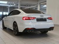 Vaade tagant vasakult