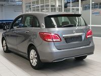 Vaade tagant vasakult