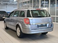 Vaade tagant vasakult