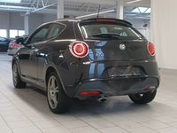 Vaade tagant vasakult