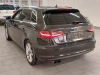 Widok z tyłu po stronie lewej