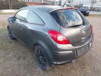 Vaade tagant vasakult