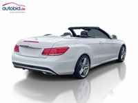 Pogled od pozadi desno