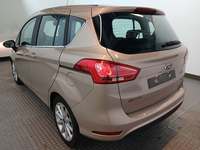 Pogled od pozadi levo