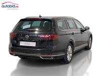 Skats no labās puses aizmugurē