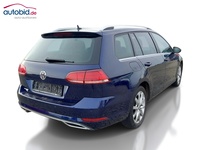 Skats no labās puses aizmugurē