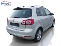 Skats no labās puses aizmugurē