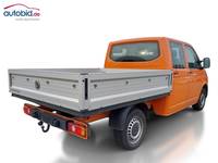 Skats no labās puses aizmugurē