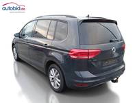 Skats no kreisās puses aizmugurē