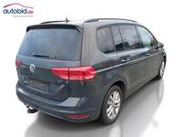 Skats no labās puses aizmugurē