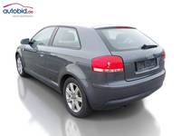 Skats no kreisās puses aizmugurē