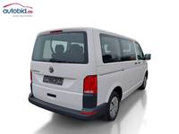 Skats no labās puses aizmugurē