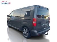 Pogled od pozadi levo