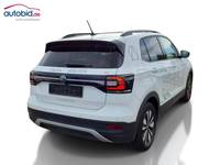 Skats no labās puses aizmugurē