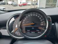 Pohled na přístrojovou desku