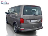 Pogled od pozadi levo