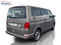 Pogled od pozadi desno