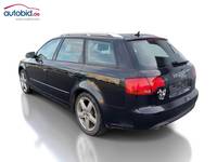 Skats no kreisās puses aizmugurē