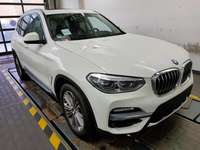 Skats no labās puses priekšā